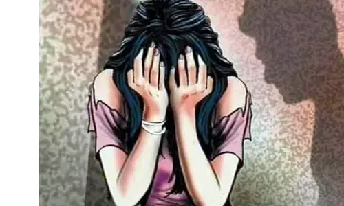 വീട്ടില്‍ ആരുമില്ലെന്ന് മനസ്സിലാക്കി അതിക്രമിച്ചുകയറി; വായില്‍ തുണി തിരുകി പീഡിപ്പിക്കാന്‍ ശ്രമം; തിരുവനന്തപുരത്ത് 20 കാരിയെ പീഡിപ്പിക്കാന്‍ ശ്രമിച്ചത് കേബിള്‍ ജോലിക്ക് എത്തിയവര്‍; രണ്ടുപേര്‍ കസ്റ്റഡിയില്‍