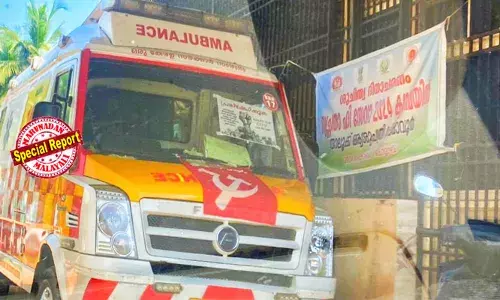 പേരാവൂരില്‍ കനിവ് 108 ആംബുലന്‍സിന് മുന്നില്‍ കൊടികുത്തി സിഐടിയു സമരം; രോഗികളെ കൊണ്ടുപോകാന്‍ ശ്രമിച്ചപ്പോള്‍ താക്കോല്‍ ഊരി കൊണ്ടുപോയി; സമരം ഒരു ഡ്രൈവറെ സഥലം മാറ്റിയതില്‍ പ്രതിഷേധിച്ച്; മൂന്നുദിവസമായി സേവനം കിട്ടാതെ വലഞ്ഞ് രോഗികള്‍; ഒന്നും ചെയ്യാതെ അധികൃതര്‍