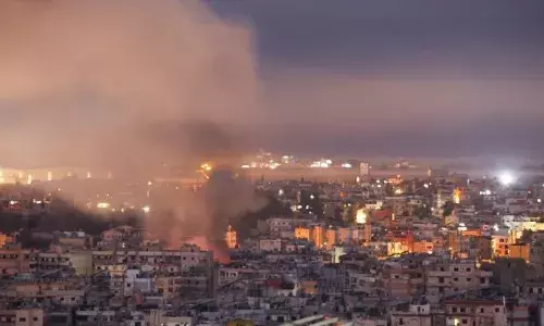 അഹമ്മദാബാദിലെ തുണി ഫാക്ടറിയിൽ ടാങ്കിലേക്ക് ആസിഡ് മാറ്റുന്നതിനിടെ അപകടം; വിഷവാതകം ശ്വസിച്ച് രണ്ട് തൊഴിലാളികൾ മരിച്ചു; നാലു പേർ ഗുരുതരാവസ്ഥയിൽ ചികിത്സയിൽ