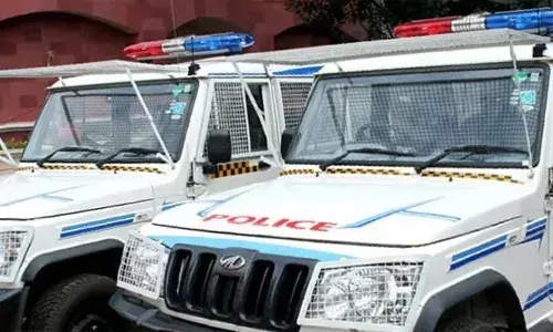 ഉടമ അമേരിക്കയില്‍, വീട് കൈയേറി മറ്റാരോ താമസം; അനധികൃത താമസക്കാരെ ഒഴിപ്പിക്കണമെന്നു കൊച്ചി പോലീസ് കമ്മീഷണര്‍ക്ക് പരാതി