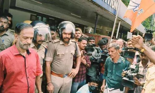 ബി.ജെ.പി സിറ്റി പൊലിസ് കമ്മിഷണര്‍ ഓഫിസ് മാര്‍ച്ചില്‍ വ്യാപക സംഘര്‍ഷം; പ്രവര്‍ത്തകര്‍ പൊലിസ് സ്റ്റേഷന്‍ ഉപരോധിച്ചു; അറസ്റ്റു ചെയ്ത നേതാക്കളെ വിട്ടയച്ചു