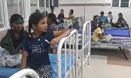 തെലങ്കാനയിൽ സ്കൂളിൽ വിദ്യാർത്ഥികൾക്ക് ചുമയും ശ്വാസതടവും; 30 വിദ്യാർത്ഥികളെ ആശുപത്രിയിൽ പ്രവേശിപ്പിച്ചു; കുട്ടികളുടെ ആരോഗ്യസ്ഥിതി സാധാരണ നിലയിലെന്ന് ആശുപത്രി അധികൃതർ