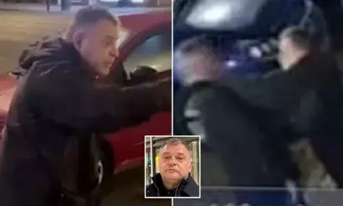 നോക്ക് ഔട്ട്..; പൊതുമധ്യത്തിൽ ഒരാളെ മുഖത്ത് പഞ്ച് ചെയ്ത് വീഴ്ത്തി എംപി; പിന്നാലെ സസ്പെൻഷനുമായി ലേബർ പാർട്ടി; ദൃശ്യങ്ങൾ വൈറൽ; അന്വേഷണം തുടരുന്നു