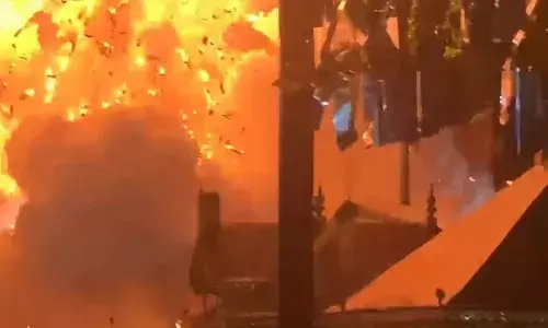 നീലേശ്വരം വെടിക്കെട്ട് അപകടം: മുപ്പതുപേരെ കണ്ണൂര്‍ മിംമ്‌സില്‍ പ്രവേശിപ്പിച്ചു; മൂന്ന് പേര്‍ തീവ്രപരിചരണ വിഭാഗത്തില്‍ ചികിത്സയില്‍