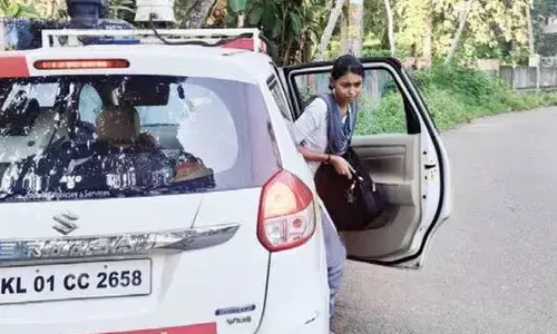 ഫിറ്റ്‌നസ് ഇല്ലാതെ കോളേജ് ബസിന്റെ കറക്കം; കൈയ്യോടെ തൂക്കി മോട്ടോര്‍ വാഹനവകുപ്പ്; ഒടുവിൽ വിദ്യാർത്ഥികളെ വീട്ടിലെത്തിച്ചത് ഡിപ്പാര്‍ട്ട്‌മെന്റ് വാഹനത്തില്‍; നോക്കി നിന്ന് നാട്ടുകാർ..!