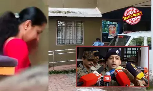 അയ്യോ, കീഴടങ്ങാന്‍ വരുവായിരുന്നെന്ന് ദിവ്യ; അങ്ങനെയാവട്ടെ എന്നുപൊലീസ്; കണ്ണപുരത്ത് വീടിന് അടുത്ത് നിന്ന് കസ്റ്റഡിയില്‍ എടുത്തെങ്കിലും പൊലീസിന് ഉരുണ്ടുകളി; കണ്ണൂരില്‍ തന്നെ ഉണ്ടായിരുന്നോയെന്ന ചോദ്യം ഇറവലന്റ് ക്വസ്റ്റിയന്‍; കേസെടുത്തപ്പോള്‍ മുതലുള്ള ഒളിച്ചുകളി നാടകം ഇങ്ങനെ