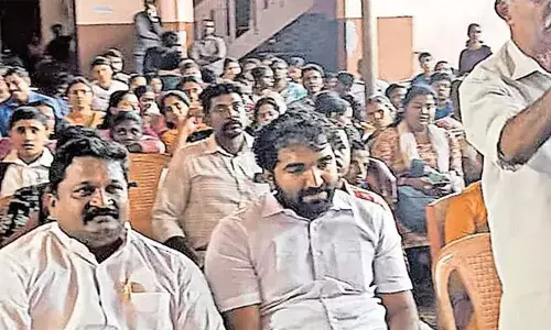 സര്‍ക്കാര്‍ പരിപാടികളിലേക്ക് ക്ഷണിക്കുന്നില്ല; താന്‍ അദ്ധ്യക്ഷനാകേണ്ട പരിപാടികളില്‍ രണ്ടുമന്ത്രിമാരെ വിളിച്ച് അവസരം ഒഴിവാക്കുന്നു; വിളിക്കാതെ എത്തി സദസിലിരുന്ന് പ്രതിഷേധിച്ച് ചാണ്ടി ഉമ്മന്‍