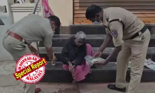 ഭക്ഷണത്തിനായി വിളിച്ചിട്ടും പ്രതികരണമുണ്ടായില്ല; മകന്‍ മരിച്ചതറിയാതെ മാതാപിതാക്കള്‍ മൃതദേഹത്തിനൊപ്പം കഴിഞ്ഞത് നാലുദിവസം; പോലീസ് എത്തിയപ്പോൾ കാഴ്ച പരിമിതിയുള്ള മാതാപിതാക്കൾ അര്‍ധബോധാവസ്ഥയിൽ