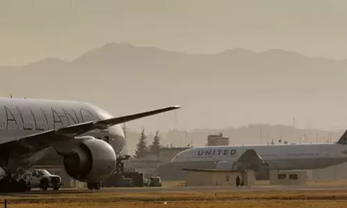 വിമാനങ്ങളിലെ വ്യാജബോംബ് ഭീഷണി: പ്രതിയെന്ന് സംശയിക്കുന്ന നാഗ്പുര്‍ സ്വദേശി ഒളിവില്‍; തീവ്രവാദത്തേക്കുറിച്ച് പുസ്തകമെഴുതിയ 35കാരന്‍; അറസ്റ്റ് ചെയ്യാന്‍ പ്രത്യേക അന്വേഷണ സംഘം