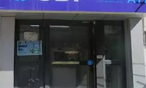 എ.ടി.എമ്മില്‍നിന്ന് പണം പിന്‍വലിക്കാന്‍ സഹായിക്കാനെത്തി തന്ത്രത്തില്‍  പണം കവര്‍ന്നു മുങ്ങി; യുവാവ് പിടിയില്‍