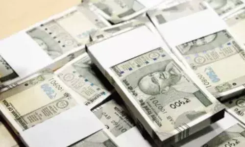 അട്ടപ്പാടി ചുരത്തിന് താഴെ ആനമൂളിയില്‍ പരിശോധന; ബൈക്കിന്റെ രഹസ്യ അറയില്‍ ഒളിപ്പിച്ച് കടത്തിയ 50 ലക്ഷം രൂപ പിടിച്ചെടുത്തു