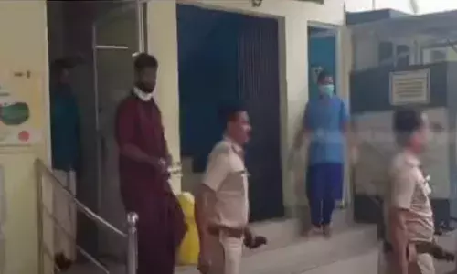 കടയ്ക്കല്‍ പൊലീസ് സ്റ്റേഷനില്‍ കഴുത്ത് മുറിച്ച് പ്രതിയുടെ ആത്മഹത്യാ ശ്രമം; ബ്ലേഡ് ഉപയോഗിച്ച് കഴുത്ത് മുറിച്ചത് സ്ത്രീ പീഡനക്കേസിലെ പ്രതി: ജീവനൊടുക്കാന്‍ ശ്രമിച്ചത് ജയിലില്‍ കിടക്കാന്‍ താത്പര്യമില്ലാത്തതിനാല്‍