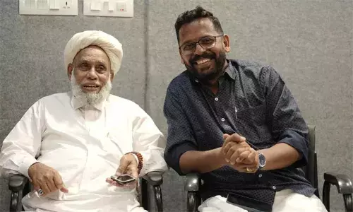 സമസ്ത പ്രസിഡന്റ് ജിഫ്രി മുത്തുക്കോയ തങ്ങളെ സന്ദര്‍ശിച്ച് എല്‍ഡിഎഫ് സ്ഥാനാര്‍ഥി പി. സരിന്‍; കൂടിക്കാഴ്ച്ച കോഴിക്കോട്ടെ സ്വകാര്യ ഹോട്ടലില്‍ വെച്ച്