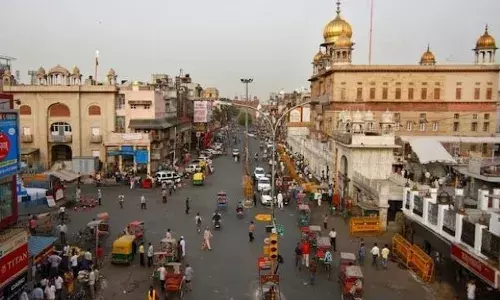 ഭാര്യക്കൊപ്പം ഡൽഹിയിലെ ചാന്ദ്നി ചൗക് മാർക്കറ്റ് സന്ദർശിക്കാനെത്തി; ഫ്രഞ്ച് അംബാസഡറുടെ മൊബൈൽ ഫോൺ മോഷ്ടിച്ചു; നാല് പേർ പിടിയിൽ