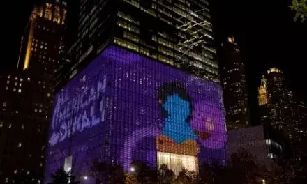 ചരിത്രത്തില്‍ ഇതാദ്യം; ദീപാവലിക്ക് ന്യൂയോര്‍ക്ക് നഗരത്തിലെ സ്‌കൂളുകള്‍ക്ക് അവധി പ്രഖ്യാപിച്ചു; വേള്‍ഡ് ട്രേഡ് സെന്ററിലും ആഘോഷങ്ങൾ പൊടിപൊടിക്കുന്നു; ഇന്ത്യൻ സംസ്കാരം ഏറ്റെടുത്ത് അമേരിക്കയും..!