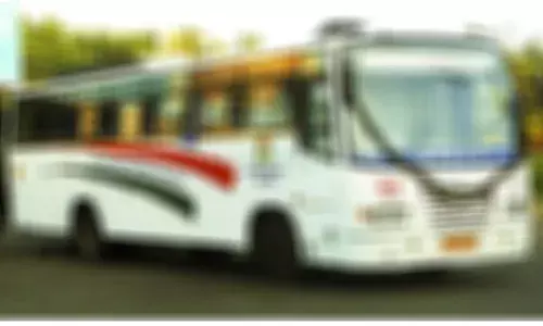 ബുക്ക് ചെയ്ത എ.സി ബസിന് പകരം നോണ്‍- എ.സി ബസില്‍ 14 മണിക്കൂര്‍ ദുരിത യാത്ര; കെഎസ്ആര്‍ടിസിക്ക് 55,000 രൂപ പിഴ; 10,000 രൂപ കോടതി ചെലവും നല്‍കണമെന്ന് ഉപഭോക്തൃ കോടതി