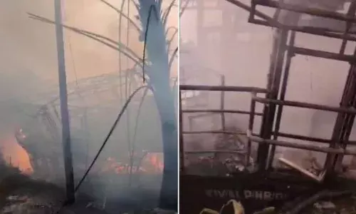 ആലപ്പുഴയിൽ വിനോദ സഞ്ചാരികൾ ഉണ്ടായിരുന്ന ഹൗസ് ബോട്ടിന് തീപിടിച്ചു; ബോട്ട് പൂർണമായി കത്തിനശിച്ചു; കരയോട് ചേർന്ന് കെട്ടിയിട്ടിരുന്നതിനാൽ ഒഴിവായത് വൻ ദുരന്തം