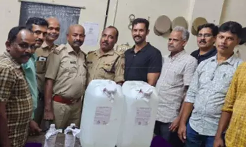 പാലക്കാട് വൻ സ്പിരിറ്റ് വേട്ട; എക്സൈസ് പിടിച്ചെടുത്തത് രണ്ട് കന്നാസുകളിലായി സൂക്ഷിച്ചിരുന്ന 70 ലിറ്റർ സ്പിരിറ്റ്; പ്രതികൾക്കായി അന്വേഷണം ആരംഭിച്ച് പോലീസ്