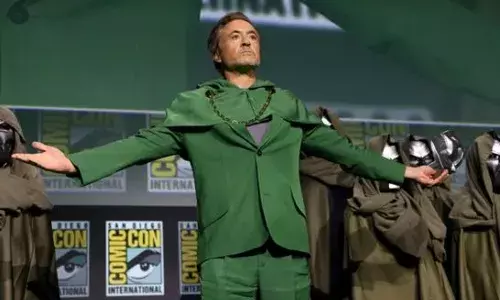 അങ്ങനെ നിങ്ങളിപ്പോൾ സൂപ്പർ ഹീറോ ആകേണ്ട; എഐ വച്ച് അയണ്‍മാനേ തൊട്ട് കളിക്കല്ലേ..ചോദിക്കാൻ ടോണി സ്റ്റാർക്ക് വരും; നിർമിതബുദ്ധി ഉപയോഗിച്ച് തന്റെ കഥാപാത്രത്തെ അവതരിപ്പിക്കുന്നതിനെതിരെ റോബര്‍ട്ട് ഡൗണി; അത് കലക്കിയെന്ന് ആരാധകർ..!