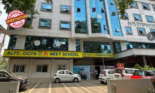 പഠിക്കുന്നതിനിടെ പുറകിലൂടെ വന്ന് ചുറ്റിപ്പിടിച്ച് തുടര്‍ച്ചയായി കുത്തി; മലപ്പുറത്തെ എന്‍ട്രന്‍സ് പരിശീലന കേന്ദ്രത്തില്‍ പ്ലസ് വണ്‍ വിദ്യാര്‍ഥിക്ക് കുത്തേറ്റു; ആക്രമിച്ചത് സഹപാഠി; വാരിയെല്ലിലും കഴുത്തിലും കുത്തേറ്റ പതിനാറുകാരന്‍ ഗുരുതരാവസ്ഥയില്‍