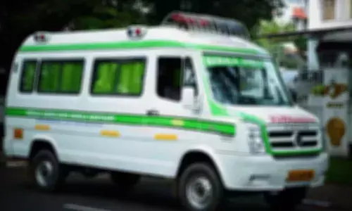 ദീപാവലി ആഘോഷത്തിനിടെ അമിട്ട് പൊട്ടിത്തെറിച്ചു; വിഴിഞ്ഞത്ത് യുവാവിന്റെ കൈപ്പത്തി തകര്‍ന്നു; ശസ്ത്രക്രിയയിലൂടെ മുറിച്ചുമാറ്റി