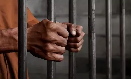 കീഴ്ജീവനക്കാരിയെ താമസസഥലത്തെത്തിച്ച് പീഡിപ്പിച്ചു: പ്രതിക്ക് 12 വര്‍ഷം കഠിനതടവും പിഴയും