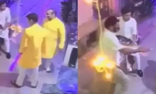 ദീപാവലി ആഘോഷത്തിനിടെ വെടിവെയ്പ്പ്; 40കാരനും ബന്ധുവും കൊല്ലപ്പെട്ടു; വ്യക്തിവൈരാഗ്യമെന്ന് സംശയം; ആക്രമണം പടക്കം പൊട്ടിക്കുന്നതിനിടെ; ദൃശ്യങ്ങൾ പുറത്ത്; സംഭവം ഡൽഹിയിൽ