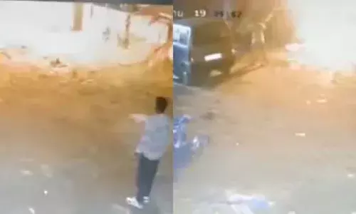 പടക്കം പൊട്ടിച്ചവർക്ക് എട്ടിന്റെ പണി; ചകിരി സൂക്ഷിച്ചിരുന്ന ഗോഡൗണിൽ തീപ്പൊരി വീണ് തീ ആളിക്കത്തി; പിന്നാലെ കയര്‍ ഫാക്ടറി ഉടമയ്ക്ക് ലക്ഷങ്ങളുടെ നഷ്ട്ടം; സംഭവം ആലപ്പുഴയിൽ