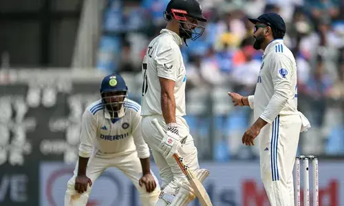 രചിന്‍ രവീന്ദ്രയുടെ വിക്കറ്റ് തെറിച്ചപ്പോള്‍ പരിഹസിച്ച് സര്‍ഫറാസ്;  പിന്നാലെ ശല്യക്കാരനെന്ന പരാതിയുമായി ഡാരില്‍ മിച്ചല്‍;  ഇന്ത്യന്‍ യുവതാരത്തെ താക്കീത് ചെയ്ത് അംപയര്‍; പ്രശ്‌നം പരിഹരിച്ച് രോഹിത് ശര്‍മ