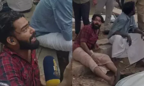 മണ്ഡലത്തിലെ വികസന മുരടിപ്പിനെതിരെ പ്രതിഷേധിക്കാനെത്തി;  പൊലീസ് നോക്കിനില്‍ക്കെ സിപിഎം മര്‍ദനം; റോഡ് ഉപരോധിച്ച് പ്രതിഷേധിച്ച് കോണ്‍ഗ്രസ് പ്രവര്‍ത്തകര്‍;  ചെറുതുരുത്തിയില്‍ സംഘര്‍ഷവസ്ഥ