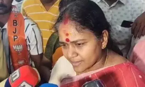 എന്തിനാണ് എ.സി.മൊയ്തീനെ സതീശന്‍ അടിക്കടി കണ്ടുകൊണ്ടിരുന്നത്;  മുഖ്യമന്ത്രിയുടെ കൈ പടവലങ്ങയാണോ?  തിരൂര്‍ സതീശനെ സി.പി.എം പണം കൊടുത്തു വാങ്ങിയെന്ന് ശോഭാ സുരേന്ദ്രന്‍