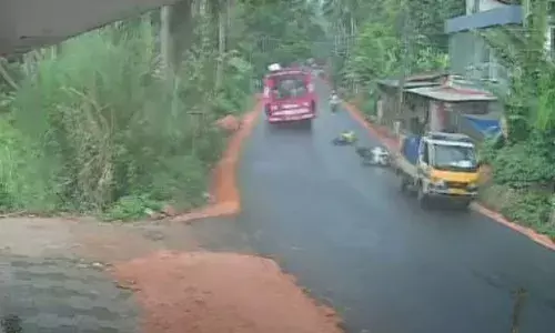 ജീവനെടുത്ത് ഓമേഗ..; സൗകര്യബസ് ബൈക്കിലിടിച്ച് യുവാവിന് ദാരുണാന്ത്യം; അപകട കാരണം ബസിന്റെ അമിതവേഗതയെന്ന് നാട്ടുകാർ; സംഭവം കോഴിക്കോട്