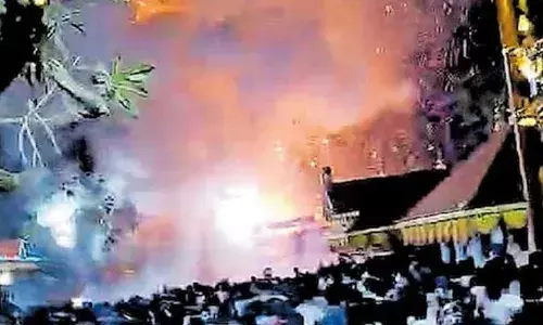 നീലേശ്വം വെടിക്കെട്ട് അപകടം: ക്ഷേത്രസമിതി ഭാരവാഹികള്‍ അടക്കം മൂന്നുപ്രതികള്‍ക്ക് ജാമ്യം; ജാമ്യം കര്‍ശന ഉപാധികളോടെ