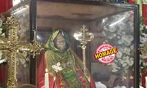 തോമസ് പ്രഥമന്‍ ബാവായുടെ ഭൗതികദേഹം പുത്തന്‍കുരിശില്‍; അന്ത്യാഞ്ജലി അര്‍പ്പിച്ച് ആയിരങ്ങള്‍; കബറടക്കണമെന്ന് ആഗ്രഹിച്ച സ്ഥലത്തു തന്നെ അന്ത്യ വിശ്രമം; ശനിയാഴ്ച മൂന്നു മണിക്ക് സംസ്‌കാര ചടങ്ങുകള്‍