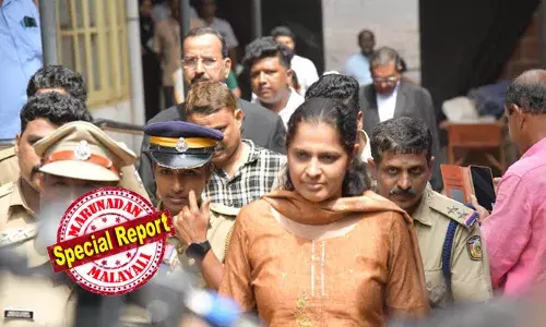 ആദ്യ ദിവസത്തെ പുഞ്ചിരിയില്ല; ആത്മവിശ്വാസം ചോര്‍ത്തിയത് നവീന്‍ ബാബു കൈക്കൂലി വാങ്ങിയതിനും പമ്പിന് അനുമതി വൈകിപ്പിച്ചതിനും തെളിവ് ഇല്ലെന്ന റവന്യു വകുപ്പിന്റെ റിപ്പോര്‍ട്ട്; അഞ്ചുമണിക്കൂര്‍ നീണ്ട ചോദ്യം ചെയ്യല്‍ പരീക്ഷണമായി; ചോദ്യം ചെയ്യലിന് ശേഷം ജയിലിലേക്ക് തലകുനിച്ച് ദിവ്യയുടെ മടക്കം