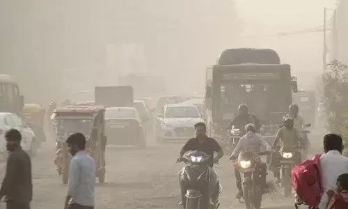 നിരോധനം മറികടന്ന് പടക്കം പൊട്ടിച്ചു; ഡല്‍ഹിയില്‍ വായൂ നിലവാരം വളരെ മോശം