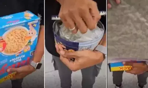 ഭക്ഷണ പാക്കറ്റുകൾക്കുള്ളിൽ വാക്വം സീൽ ചെയ്ത് മറ്റൊരു പായ്ക്കറ്റ്; വിമാന യാത്രികരുടെ ലഗേജിൽ നിന്നും പിടിച്ചെടുത്തത് കോടികൾ വിലമതിക്കുന്ന ഹൈഡ്രോപോണിക് കഞ്ചാവ്; രണ്ട് ഇന്ത്യൻ പൗരന്മാർ പിടിയിൽ