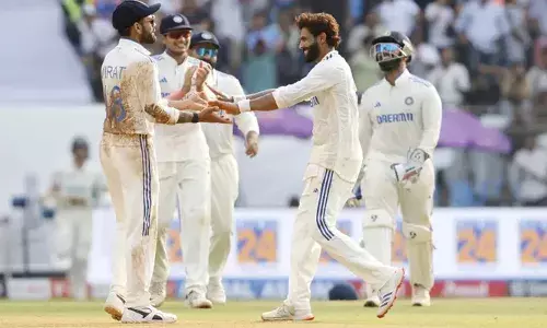 ആദ്യ ദിനം  വീണത് 14 വിക്കറ്റുകള്‍;  രണ്ടാം ദിനം 15 വിക്കറ്റുകള്‍; ന്യൂസിലന്‍ഡിനെ കറക്കി വീഴ്ത്തി ജഡേജയും അശ്വിനും;  കിവീസ് ഒന്‍പത് വിക്കറ്റിന് 171 റണ്‍സ്;  143 റണ്‍സ് ലീഡ്; വാംഖഡെ ടെസ്റ്റ് ആവേശകരമായ അന്ത്യത്തിലേക്ക്;  ഇന്ത്യക്ക് കനത്ത വെല്ലുവിളി