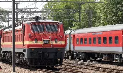 വീണ്ടും ജീവനെടുത്ത് ട്രെയിൻ അപകടം; താനൂരിൽ ജനശതാബ്ദി എക്സ്പ്രസ് തട്ടി യുവാവ് മരിച്ചു; അപകടം ട്രാക്കിലൂടെ നടന്നു പോകുന്നതിനിടെ