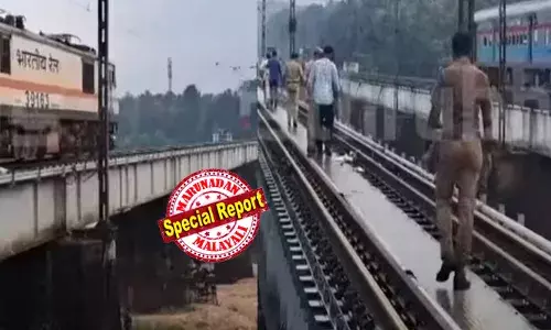 വളവു തിരിഞ്ഞ ഉടനെയാണ് പാലത്തില്‍ ആളുകളെ കണ്ടത്;   എമര്‍ജന്‍സി ഹോണും മുഴക്കിയെന്ന് ലോക്കോപൈലറ്റ്;  ഓടി മാറാന്‍ പോലും സ്ഥലം ഇല്ലായിരുന്നുവെന്ന് ദൃക്‌സാക്ഷി; ഷൊര്‍ണൂര്‍ ട്രെയിന്‍ അപകടത്തില്‍ മരിച്ച സ്ത്രീ തൊഴിലാളികള്‍ സഹോദരിമാര്‍;  കാണാതായ ഒരാള്‍ക്കായുള്ള തെരച്ചില്‍ നാളെ തുടരും