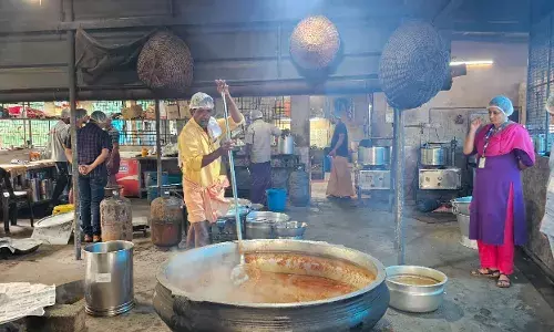 കാറ്ററിംഗ് യൂണിറ്റുകളില്‍ ഭക്ഷ്യസുരക്ഷാ വകുപ്പിന്റെ വ്യാപക പരിശോധന; 8 കാറ്ററിംഗ് യൂണിറ്റുകളുടെ പ്രവര്‍ത്തനം നിര്‍ത്തിവയ്പ്പിച്ചു