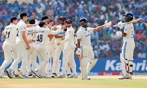 മൂന്ന് മത്സരങ്ങളടങ്ങിയ ടെസ്റ്റ് പരമ്പരയില്‍ സമ്പൂര്‍ണ തോല്‍വി വഴങ്ങുന്നത് ചരിത്രത്തിലാദ്യമായി; സ്പിന്‍ ബൗളിംഗില്‍ നന്നായി കളിക്കുന്ന സഞ്ജു സാംസണെയും ശ്രേയസ് അയ്യരെയും വിളിക്കു; നിര്‍ദേശവുമായി മുന്‍ കിവീസ് താരം