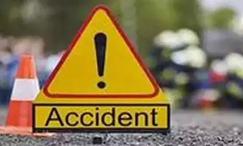 ബൈക്ക് ഓടിക്കുന്നതിനിടെ മൊബൈലില്‍ ഫോട്ടോ എടുക്കാന്‍ ശ്രമം; നിയന്ത്രണം വിട്ട ബൈക്ക് ഇടിച്ച് യുവാവിന് ദാരുണാന്ത്യം