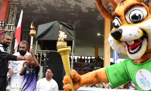 ഒളിമ്പ്യന്‍ പി ആര്‍ ശ്രീജേഷ് ദീപശിഖ തെളിയിച്ചു;  ഒളിമ്പിക്‌സ് മാതൃകയില്‍ സംസ്ഥാന സ്‌കൂള്‍ കായികമേളയ്ക്ക് തുടക്കം;   മഹാരാജാസ് കോളേജ് മൈതാനത്ത് ഇനി കൗമാരക്കുതിപ്പിന്റെ നാളുകള്‍