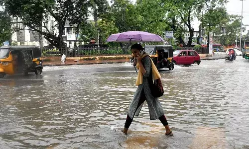 ഇടിയോട് കൂടിയ ശക്തമായ മഴ തുടരും; തിരുവനന്തപുരത്ത് ഓറഞ്ച് അലര്‍ട്ട്; ജില്ലയില്‍ പലയിടത്തും വെള്ളക്കെട്ട്; നെയ്യാറ്റിന്‍കര ജനറല്‍ ആശുപത്രിയിലടക്കം വെള്ളം കയറി