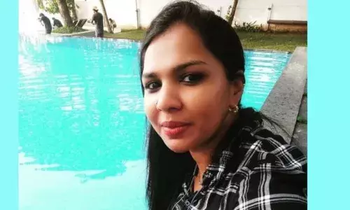 ഡിവൈഡറിൽ തട്ടി സ്‌കൂട്ടർ മറിഞ്ഞു; എതിർ ദിശയിയിൽ നിന്ന് വന്ന വാഹനം ഇടിച്ചു കയറി; ഔദ്യോ​ഗിക കൃത്യനിർവഹണം കഴിഞ്ഞ് മടങ്ങവെ എക്സൈസ് വനിതാ ഓഫിസർക്ക് ദാരുണാന്ത്യം