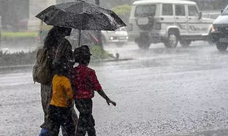 സംസ്ഥാനത്ത് ഇടിമിന്നലോടു കൂടിയ ശക്തമായ മഴയ്ക്ക് സാധ്യത; വിവിധ ജില്ലകളിൽ മഞ്ഞ അലർട്ട് പ്രഖ്യാപിച്ചു; മുന്നറിയിപ്പ് നൽകി അധികൃതർ