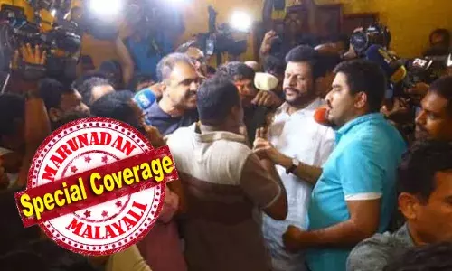 കെപിഎം റീജന്‍സിയില്‍ ഇരച്ചെത്തിയ സംഘം നേരെ പോയത് ഷാനിമോളുടേയും ബിന്ദുകൃഷ്ണയുടേയും മുറിയിലേക്ക്; വനിതാ പോലീസ് ഉദ്യോഗസ്ഥരില്ലാത്ത പരിശോധന ശ്രമത്തില്‍ തുടങ്ങിയ തര്‍ക്കം; പിന്നാലെ പാര്‍ട്ടിക്കാര്‍ തമ്മിലെ ഉന്തുംതള്ളും; 12 മുറികള്‍ പരിശോധിച്ചിട്ടും കള്ളപ്പണം കിട്ടാത്ത നിരാശയില്‍ പോലീസ്; പാലക്കാട്ട് അര്‍ദ്ധ രാത്രി റെയ്ഡില്‍ സംഭവിച്ചത്