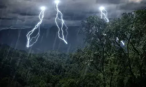 മൂന്ന് ചക്രവാതച്ചുഴികള്‍; കേരളത്തില്‍ വരും ദിവസങ്ങളില്‍ ഇടിമിന്നലോട് കൂടിയ മഴയ്ക്ക് സാധ്യത