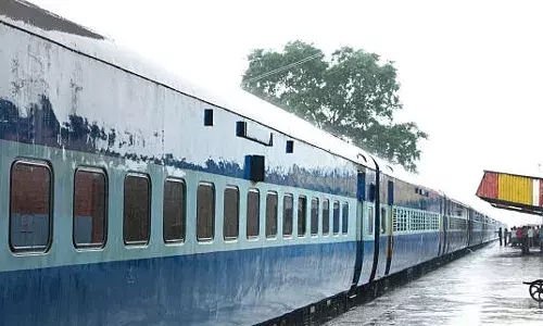 സംസ്ഥാനത്തെ ട്രെയിനുകള്‍ക്ക് ബോംബ് ഭീഷണി: എല്ലാ റെയില്‍വേ സ്റ്റേഷനുകളിലും ട്രെയിനുകളിലും ജാഗ്രത നിര്‍ദേശം: പരിശോധന കര്‍ശനമാക്കി പോലീസ്; പത്തനംതിട്ട സ്വദേശിക്കായി തിരച്ചില്‍